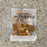 セブンイレブンでずっと気になっていた【７プレミアム　メープルカステラ】を買ってみました。 私が信じられないほどにリピートしている鈴カステラの横に並んでいて気にな