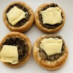 コンビニ セブンイレブン チーズハンバーグパン4個入