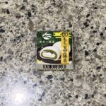 ファミリーマートで見つけた【チロルチョコ〈生もち天空抹茶〉】を買ってみました。 こちらは2ヶ月ほど前に発売開始したもののようで、セブンイレブンにはもう並んでいな