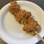 セブンイレブンで「からあげ棒（チキチキボーン味）」を見つけて、ついおやつ代わりに買ってみました！ チキチキボーン味って聞くだけでなんとなく惹かれてしまいますよね
