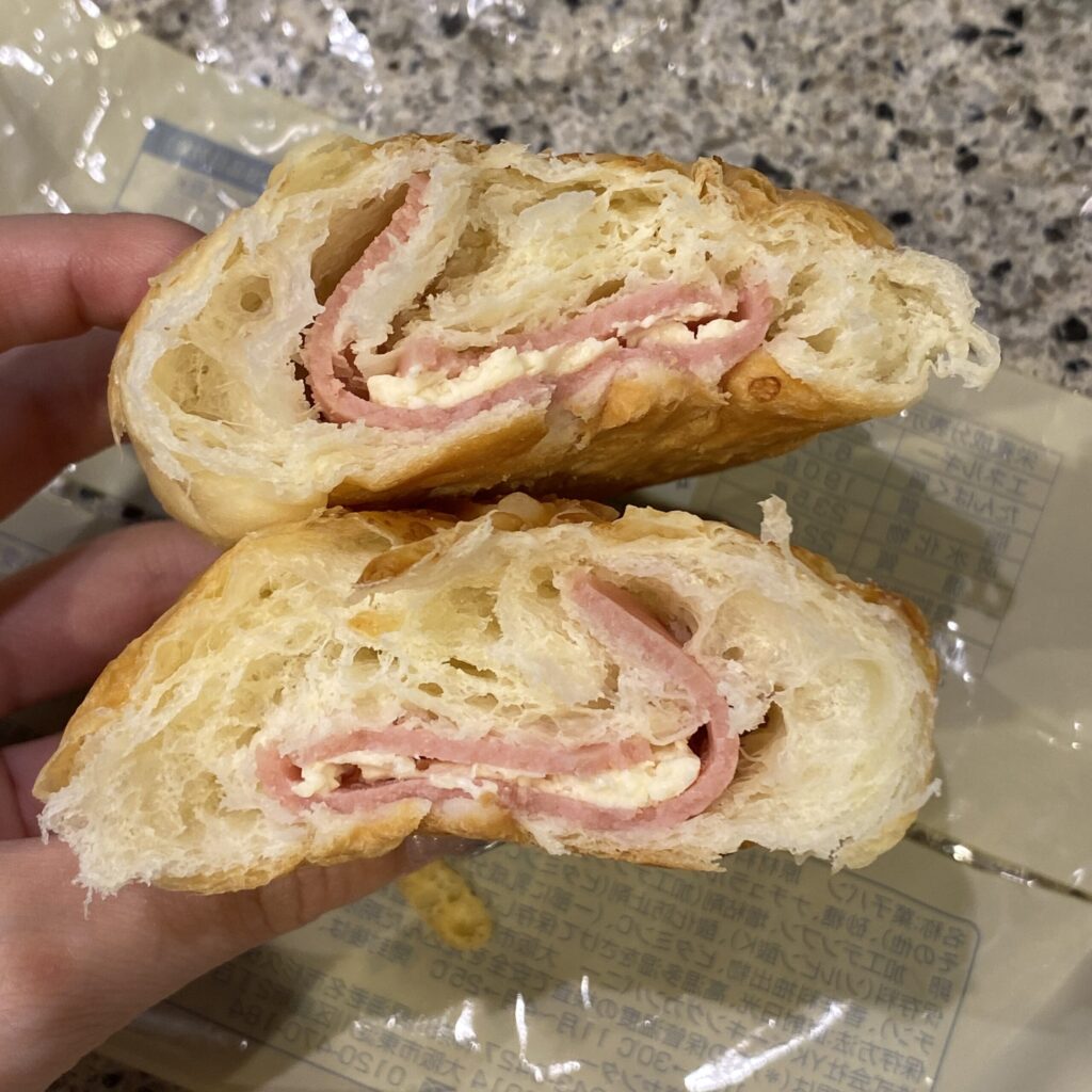 コンビニ ファミリーマート パン