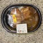 LAWSONの創業祭、『＼50周年の感謝を込めて／盛りすぎチャレンジ』のラインナップから、【盛りすぎ！カツカレー(中辛)】を買ってみました。 夜にお店に寄ったと