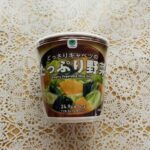 ファミリーマートで見つけたカップみそ汁、どっさりキャベツのたっぷり野菜が本当にどっさりでびっくり。 カップに袋に入っている調理みそと具を入れてお湯を注ぐのですけ