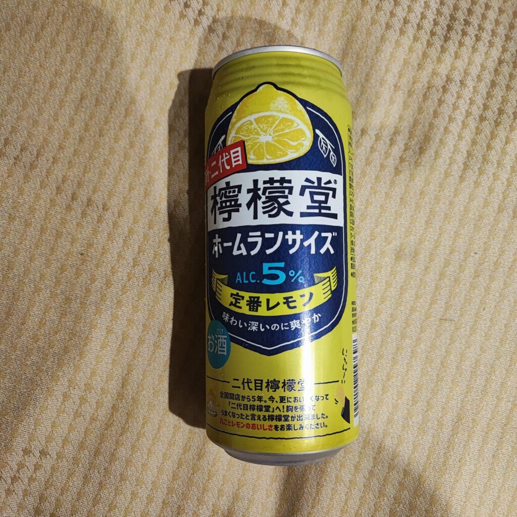 「醤の旨味がきいた麻婆豆腐ごはん」に何を合わせようかと思っていたところ、暑い日にぴったりな「レモン堂　ホームランサイズ　定番レモン」を買ってみました。 スパイシ