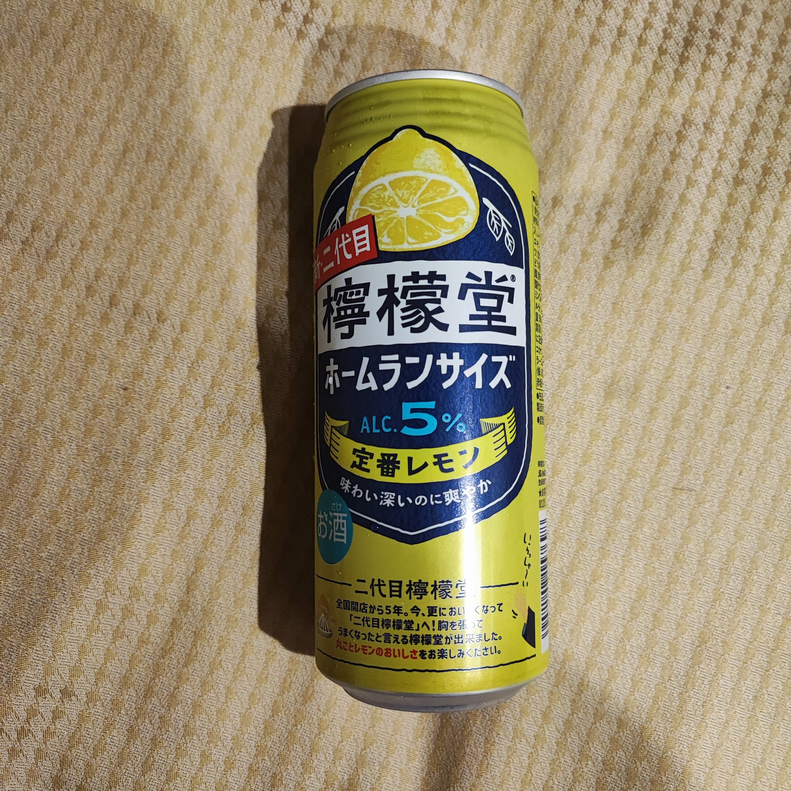 「醤の旨味がきいた麻婆豆腐ごはん」に何を合わせようかと思っていたところ、暑い日にぴったりな「レモン堂　ホームランサイズ　定番レモン」を買ってみました。 スパイシ