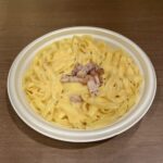 コンビニ ファミリーマート もちもち平打ち生パスタカルボナーラ