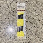 セリアの手芸コーナーでみつけた【刺しゅう糸 25番手 バルーン 2本入り】を買ってみました。 手芸や刺しゅうをすることはないのですが、ちょっと推し活グッズのアレ