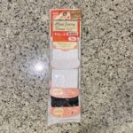 DAISOの手芸用品コーナーでみつけた【手縫い糸 普通地用 3枚】を買ってみました。 普段からお裁縫を趣味にしているわけではないのですが、服のデザインをちょこっ