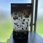 【消臭ビーズ　詰め替え用　炭花の香り】トイレ用にセリアで購入。 コスパの良い消臭ビーズ。 今回はこちらの香りをチョイスしてみました。 詰め替え用の方が容量が多い