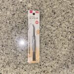 DAISOの衛生用品売り場でみつけた【ステンレスピンセット曲型】を買ってみました。 最近、したまつ毛のまつ毛エクステをセルフでやり始めたので、使いやすいピンセッ