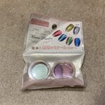 セリアのネイル用品コーナーでみつけた【ミラーパウダー 2P】を買ってみました。 こちらは、セルフネイルでも使えるミラーネイル用のパウダーです。 まさかおうちでミ