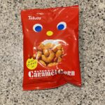 DAISOのお菓子コーナーでみつけた【キャラメルコーン】を買ってみました。 子供の頃に大好きだったキャラメルコーンですが、いつのまにか存在を忘れ…。大人になって