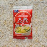 ダイソーの調味料コーナーには意外と有名メーカーの商品があって、覗いてみたら「味の素丸鶏がらスープスティック５ｇ×５本」を見つけたので購入してみました。 味の素丸