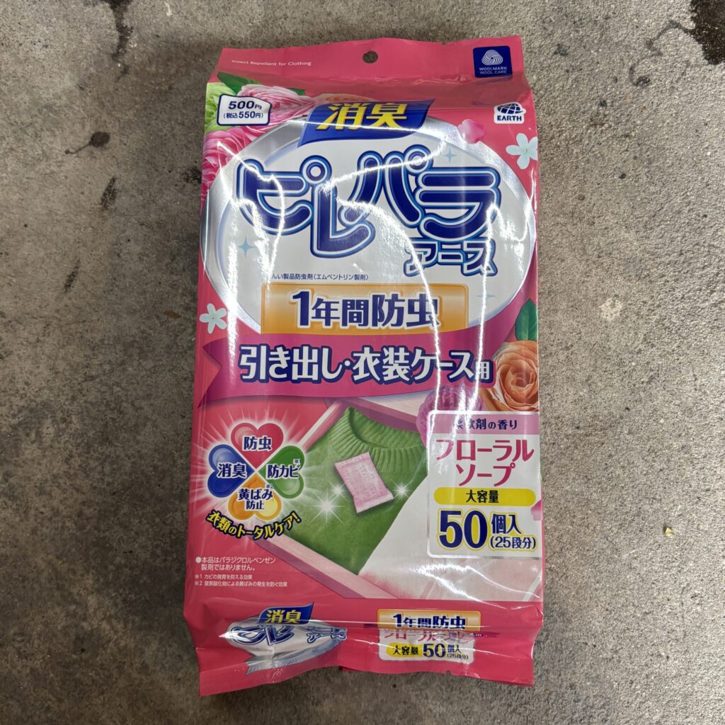 湿気が溜まっていたので、ダイソーで【ピレパラアース】購入しました！ ジメジメ湿気が溜まっていたので、こちらを購入しました。 価格は500円でしたが、ドラッグスト