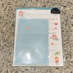 セリアの文房具コーナーでみつけた【レターセット】を買ってみました。 レターセットはもっぱら、100円ショップで購入しているのですが、だいたいどのデザインも、封筒