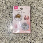 DAISOのネイル用品コーナーでみつけた【デコレーションネイルパーツ（ナゲット２個、フラッシュジュエル）】を買ってみました。 DAISOの原宿店にいったところ、