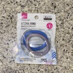 DAISOの季節もの商品のコーナーにあった【虫よけスパイラルリング（サルビアブルー×パープル、２個）】を買ってみました。 別の店舗で見た時はシールタイプしかなく