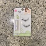 DAISOのメイクコーナーで見つけた【コラボアイラッシュ（ミッシュブルーミン、モードアイ）】を買ってみました。 いつもはまつ毛エクステをしていたのですが、最近下