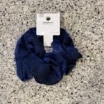 DAISOのアクセサリーコーナーで見つけた【ビッグシュシュオーガンジー】を買ってみました。 以前、大型店舗に行った際にこちらの色違いのゴールド系のベージュのもの