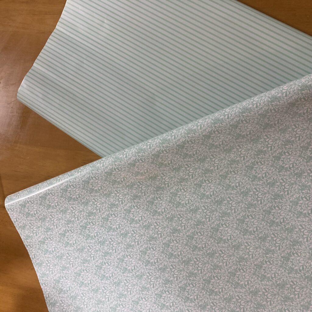 100均 ダイソー 包装紙２本入り クラシカル柄グリーン