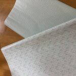 100均 ダイソー 包装紙２本入り クラシカル柄グリーン