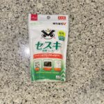 DAISOにセスキ炭酸ソーダを探しにいって、【セスキ炭酸ソーダ（落ち落ちＶ） 】をみつけたので買ってみました。 家でのお洗濯や掃除で、アルカリウォッシュを使って