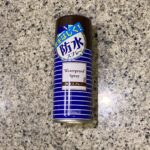 DAISOで見つけた【防水スプレー】を買ってみました。 防水スプレーの棚には、こちらの他にも【フッ素防水スプレー】も並んでいたのですが、どちらも小さめの70ml