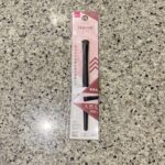 DAISOのコスメコーナーでみつけた【メイクブラシ（ワイドフラット）】を買ってみました。 DAISOで唯一の天然毛のメイクブラシのシリーズです。いろんなサイズが