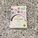 DAISOのシールコーナーでみつけた【LJP PET デコレーションテープ 16 リアルフラワー】を買ってみました。 こちらは、リアルなお花のデザインがとてもか