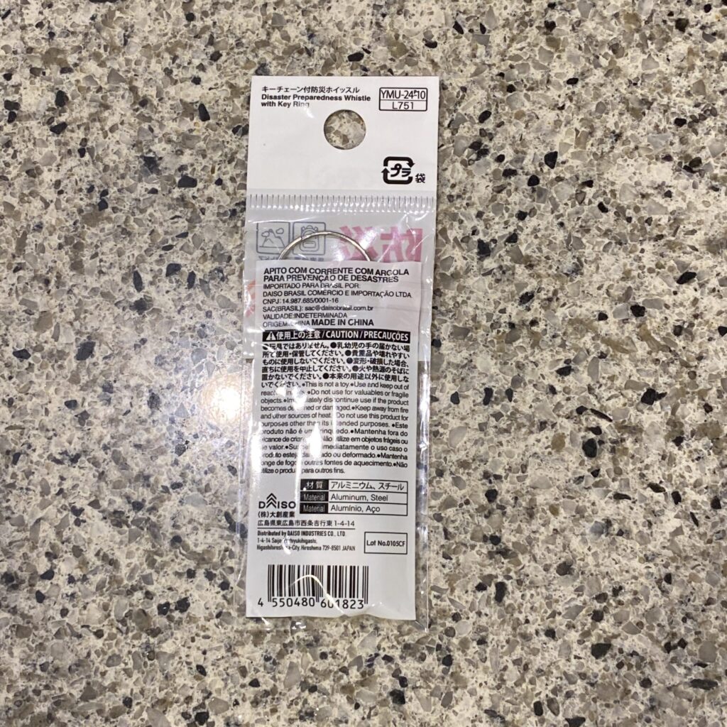 100均 ダイソー キーチェーン付防災ホイッスル