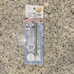 DAISOのコスメコーナーで最近お気に入りのシリーズの【＆．アイブロウペンシル極細芯　ダークブラウン】を買ってみました。 こちらの『&amp;.』シリーズは、『