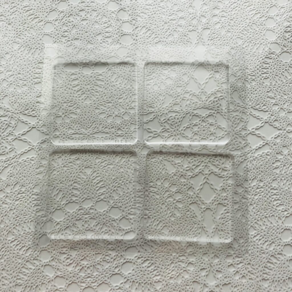 100均 ダイソー 耐震マット（角型、４枚）４０ｍｍ×４０ｍｍ×５ｍｍ