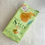 東ハトのソルティは食べたことがあるのですけど、北海道メロンに惹かれてダイソーで購入した「Seasonalソルティ北海道メロン」 ソルティは、一口食べた後に残る塩