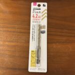 DIYの動画に【ジルコニウムコーティング　鉄工ドリル刃　4.2mm】をダイソーで購入しました。 工具はホームセンターで買う事が多いのですが、今回は木に穴を開ける