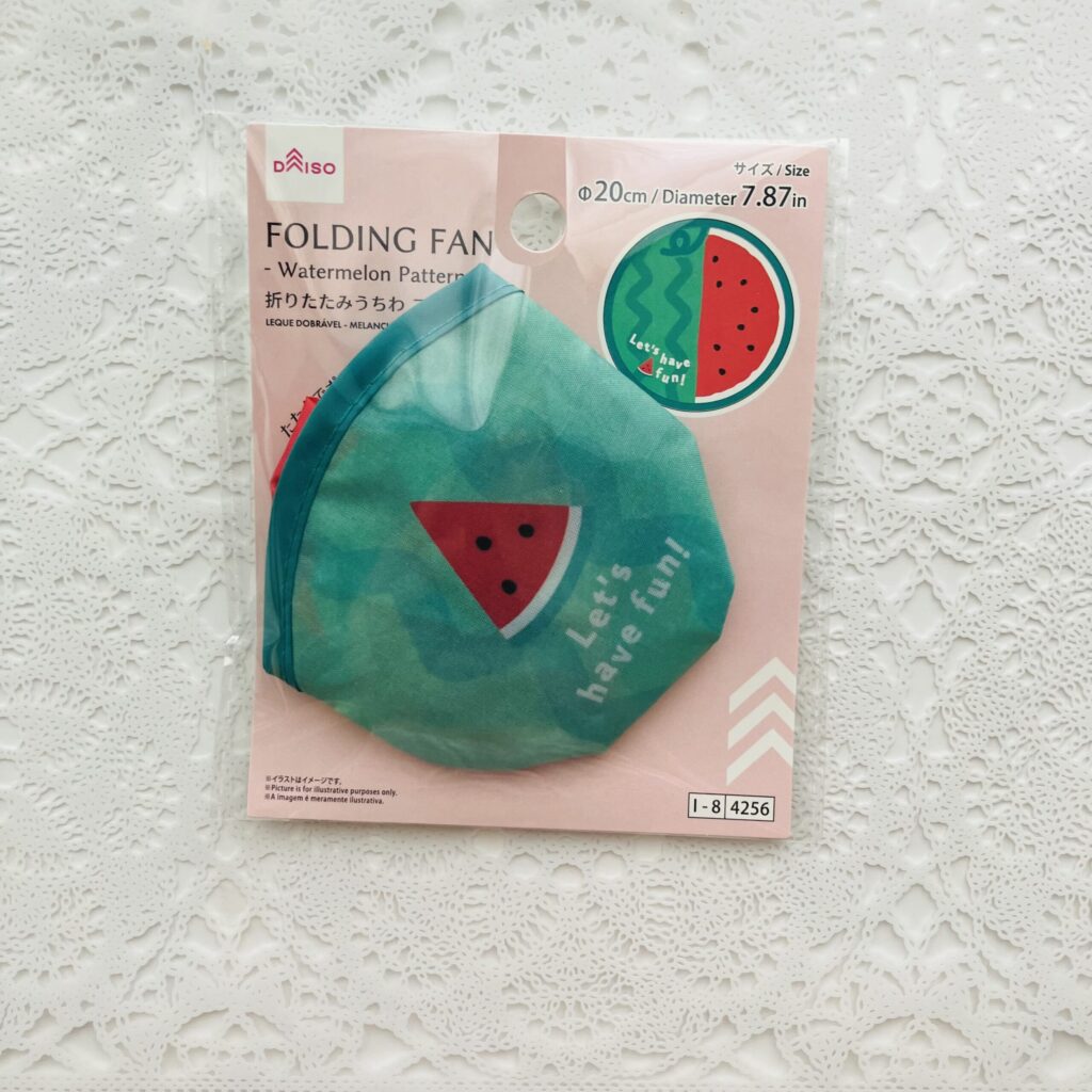 暑いので携帯用に使えるうちわで