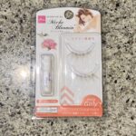 DAISOのつけまつげコーナーでみつけた【コラボアイラッシュ（ミッシュブルーミン　、ガーリーアイ）】を買ってみました。 先日、こちらのシリーズの『モードアイ』を