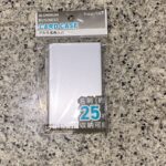 DAISOの事務用品売り場で見つけた【アルミ名刺入れ】を買ってみました。 名刺入れは革製のものを持っているのですが、比較的カジュアルなカラーのものなので、シック