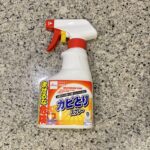ちょうど泡のハイターを切らしてしまったタイミングでDAISOにいったので、【ダイソーカビとりスプレー本体】を買ってみました。 こちらは300ml入っていて、【価