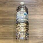 ファミリーマートのドリンクコーナーで毎日ように購入している【長野県安曇野の天然水2000ml】がリニューアル？されていました。 家で飲むお水はいつもこちらの安曇