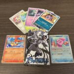 セブンイレブンで「ポケモンカードゲーム ブラックボルト」のパックを買いました。 今回の当たり枠はビクティニ。イラストがめちゃくちゃ可愛いのに、ARじゃなかったの