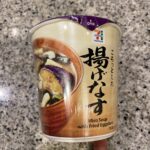 セブンイレブンのインスタントのスープコーナーでみつけた【７プレミアム　カップみそ汁　揚げなす】を買ってみました。 フリーズドライバージョンは飲んだことがあったの
