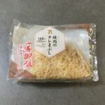 セブンイレブンの「焼肉のタレまぶしおにぎり」、SNSで“タレごはんにこの値段？”と炎上してて、逆に気になって買ってみました！ 温めて食べると、香ばしい焼肉のたれ