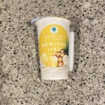 ファミリーマートのドリンクコーナーでみつけた【のむヨーグルト パイン】を買ってみました。 ファミリーマートの飲むヨーグルトシリーズが大好きで、けっこう頻繁に新作