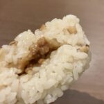 コンビニ ファミリーマート スーパー大麦入り鶏そぼろおにぎり