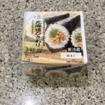 セブンイレブンでいつも探している納豆、【北海道ひきわり 3個入】が近所の店舗で安定して入荷されるようになったのでリピートしました。 納豆は断然大粒派！そして固め