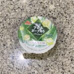 セブンイレブンの冷蔵のスイーツコーナーでみつけた【森永アロエヨーグルト】を買ってみました。 正確には、今回アプリのキャンペーンの『プライチ（1つ買うと1つもらえ