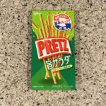 ファミリーマートのお菓子コーナーでみつけたグリコの定番おやつ、【プリッツ＜旨サラダ＞】を買ってみました。 今回、ファミリーマートのキャンペーンの『1つ買うと、1