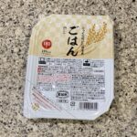 セブンイレブンのレトルト食品のコーナーでみつけた【ふっくら炊いた国産米ごはん　１８０ｇ】をリピートで買ってみました。 先日、こちらの商品で人生初のパックごはんデ