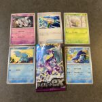 ふらりと立ち寄ったセブンイレブンで購入した「バイオレットex」のポケモンカードパックを開封してみました！ 今回は残念ながら目立った当たりは引けませんでしたが、ユ