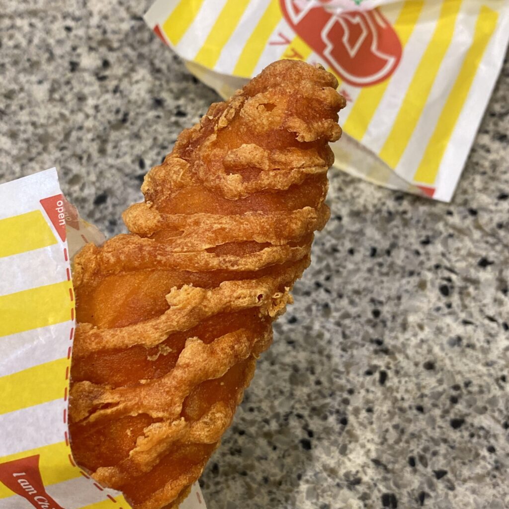 ファミリーマートのレジ横でみつけた【クリスピーチキン（ハバネロホット）】を買ってみました。 ホットスナック系のチキンを買うのはいつぶりかわからないほどに久しぶり